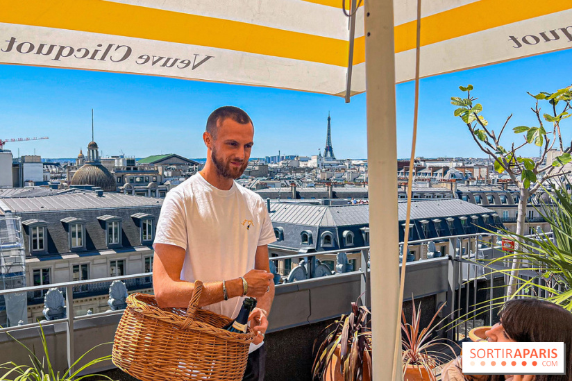 La terrasse estivale du Printemps Haussmann 2025 avec vue sur Paris et la Tour Eiffel  - image00052