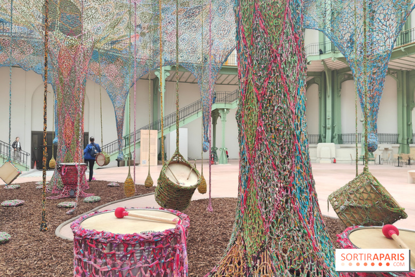 Ernesto Neto tisse une nouvelle installation monumentale gratuite au Grand Palais, nos photos
