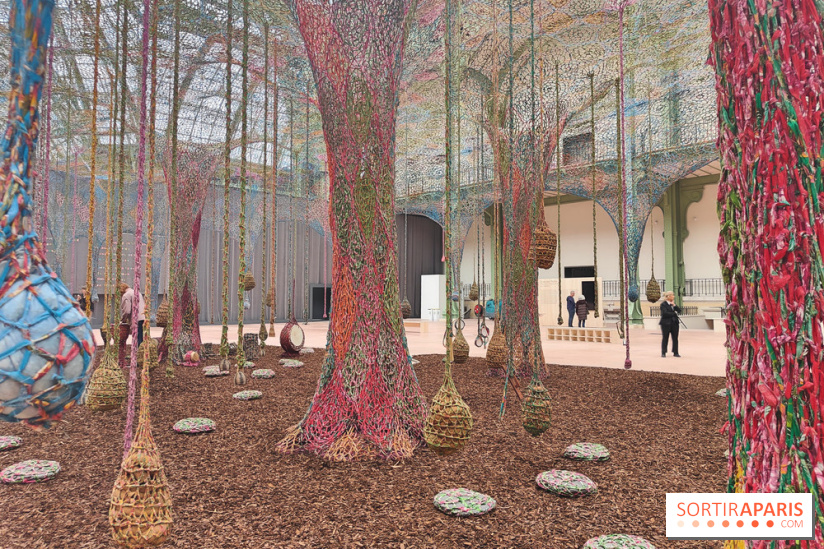 Ernesto Neto tisse une nouvelle installation monumentale gratuite au Grand Palais, nos photos