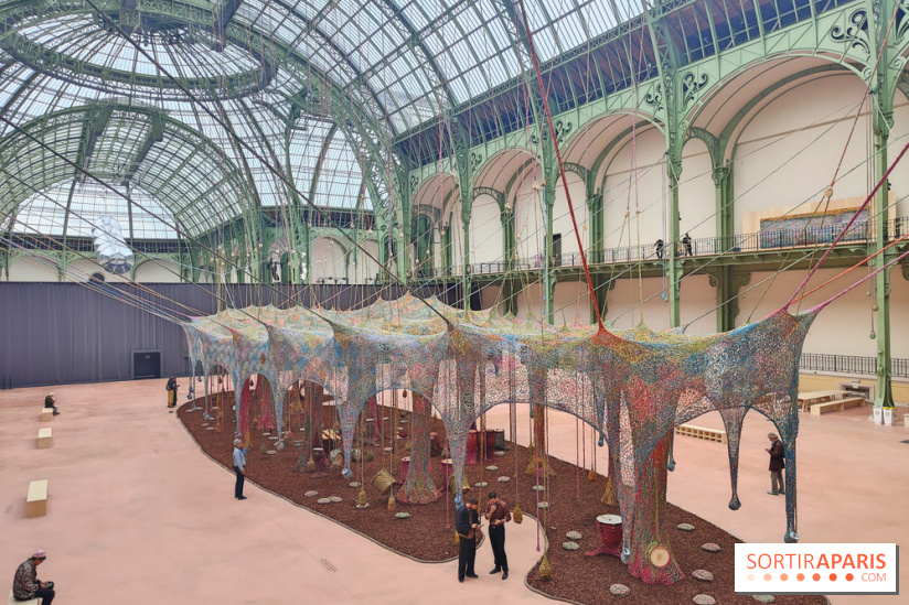 Ernesto Neto tisse une nouvelle installation monumentale gratuite au Grand Palais, nos photos