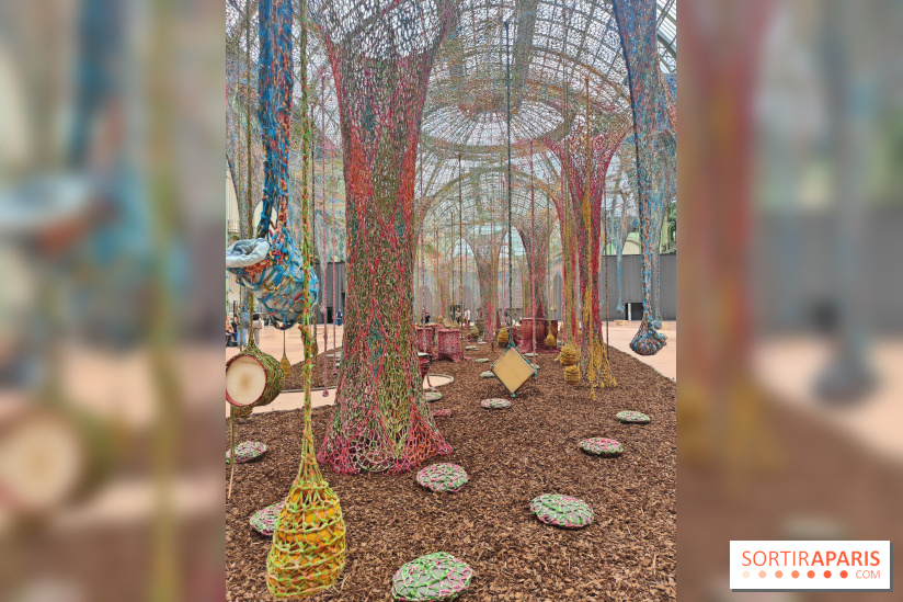 Ernesto Neto tisse une nouvelle installation monumentale gratuite au Grand Palais, nos photos