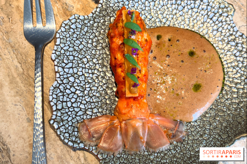 Restaurant Alan Geaam - La Langoustine Royale Cuite au BBQ et mariné aux épices taouk, kumquat, aïoli et tagète