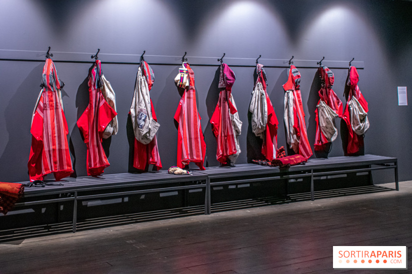 Exposition de vêtements-images de Chalisée Naamani au Palais de Tokyo