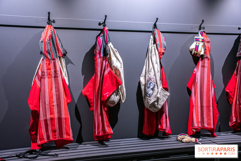 Exposition de vêtements-images de Chalisée Naamani au Palais de Tokyo