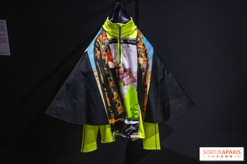 Exposition de vêtements-images de Chalisée Naamani au Palais de Tokyo