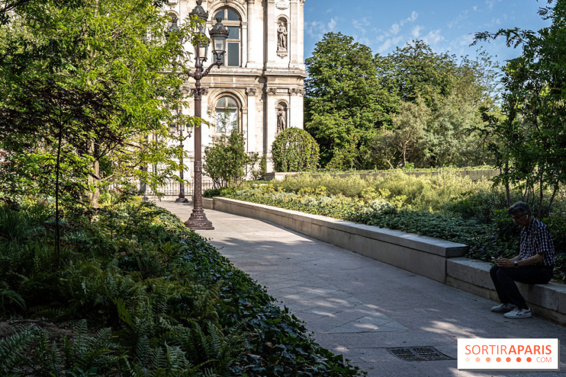Hôtel de Ville - De Paris à Belem - Forêt Urbaine - Obey  - A7C03327