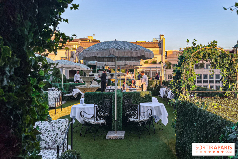 Le Marta, le bar à cocktails perché sur le rooftop de l'Hôtel Barrière Fouquet's Paris tout l'été 2025