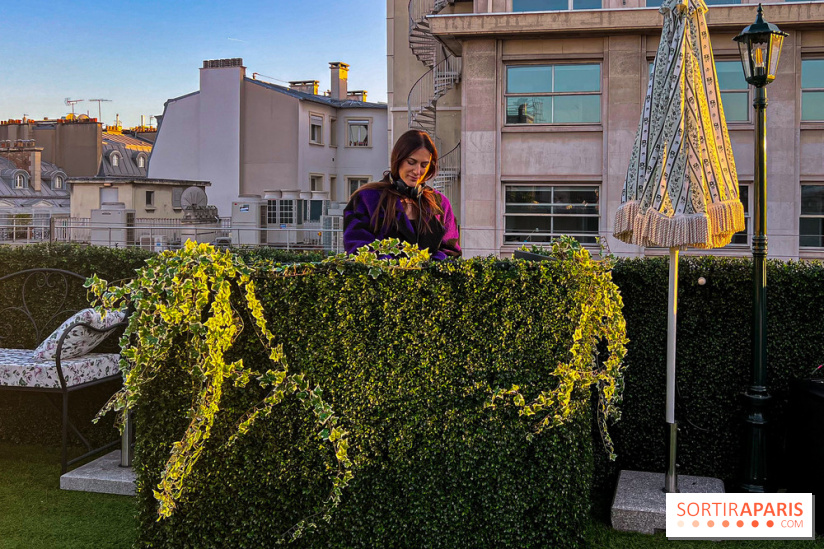 Le Marta, le bar à cocktails perché sur le rooftop de l'Hôtel Barrière Fouquet's Paris tout l'été 2025