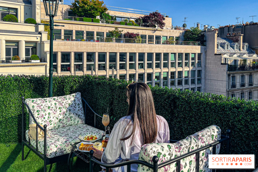 Le Marta, le bar à cocktails perché sur le rooftop de l'Hôtel Barrière Fouquet's Paris tout l'été 2025