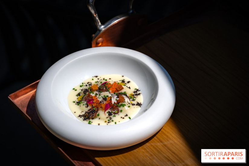 Restaurant Papylles à Bois-le-Roi - les photos - La pomme de terre nouvelles de Julien Favry Velouté Vichyssoise, œufs de truite fumée, olives noires