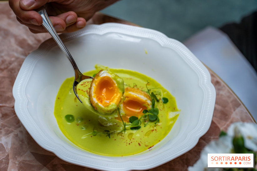 Frivole, restaurant festif, bar et terrasse cachée à Paris, les photos