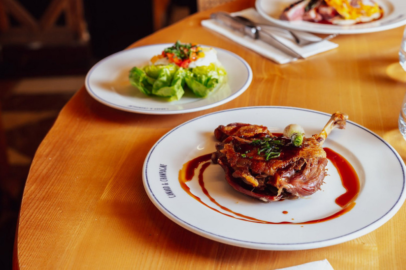 Confit de canard chez Canard et Champagne Paris 2 ème