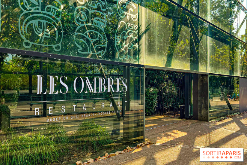 Bar Les Ombres : cocktails & tapas sur le rooftop du Musée du Quai Branly avec vue sur la tour Eiffel
