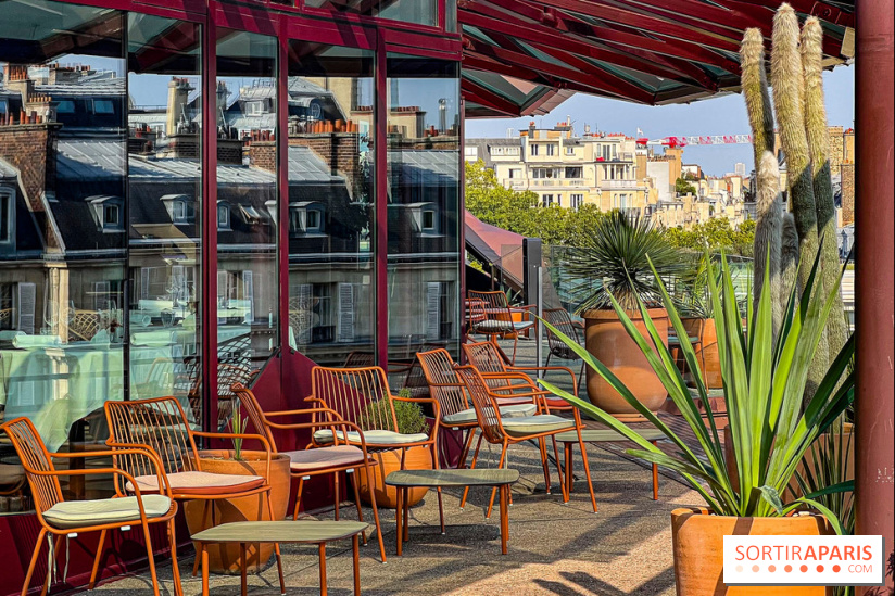 Bar Les Ombres : cocktails & tapas sur le rooftop du Musée du Quai Branly avec vue sur la tour Eiffel