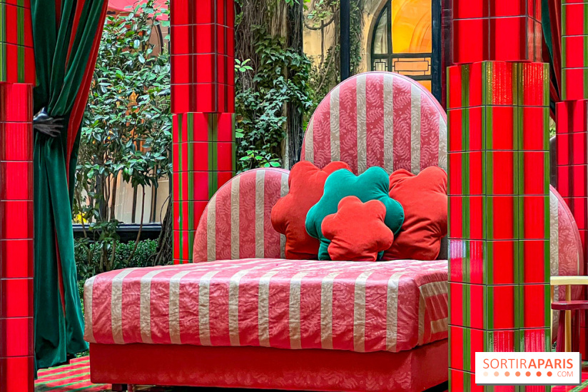 Plaza Athénée : une installation design XXL gratuite signée Uchronia exposée dans la cour du palace - IMG 1158 jpg 2