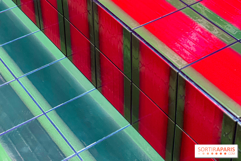 Plaza Athénée : une installation design XXL gratuite signée Uchronia exposée dans la cour du palace - IMG 1168 jpg 2