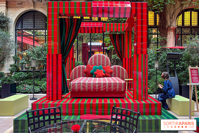 Plaza Athénée : une installation design XXL gratuite signée Uchronia exposée dans la cour du palace - IMG 1185 jpg 2