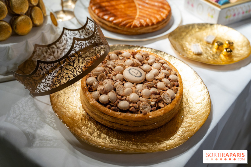 Les bûches et créations de Noël et fêtes de Ladurée 2025