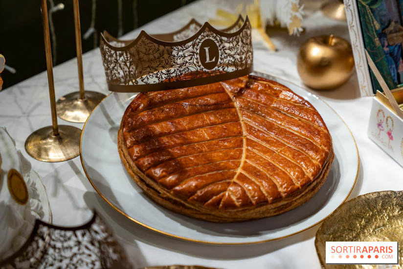Les bûches et créations de Noël et fêtes de Ladurée 2025