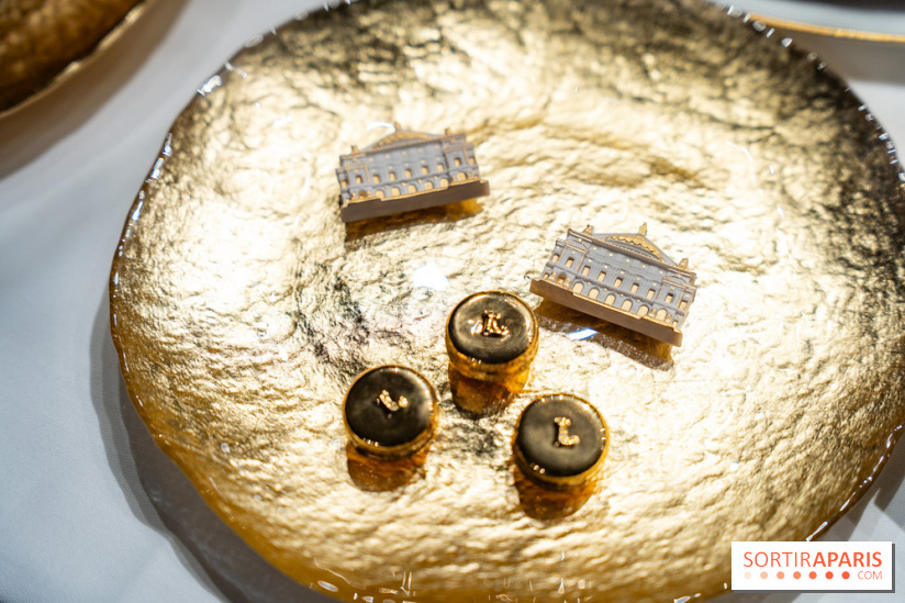 Les bûches et créations de Noël et fêtes de Ladurée 2025