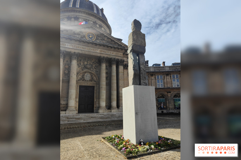 Art Basel Paris 2025 : un totem monumental installé sur le parvis de l'Institut de France