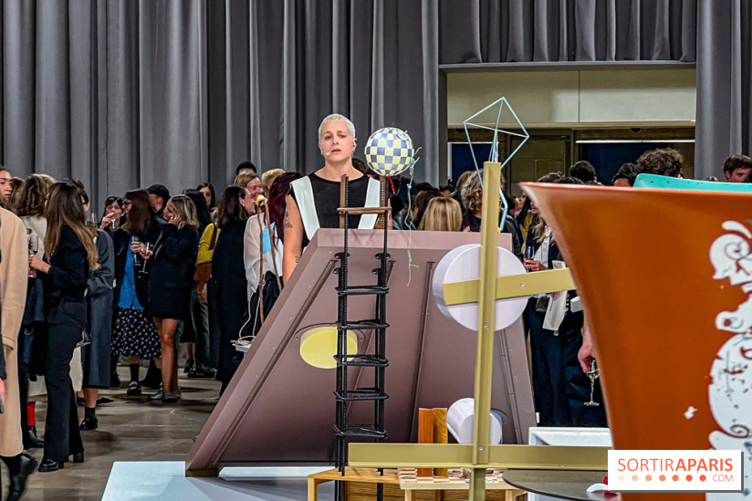 Art Basel Paris 2025: 30 Blizzards, l'exposition gratuite d'Helen Marten et Miumiu au Palais d’Iéna - 61AB2A88 9B2B 4400 BE3D 8D81B9873427