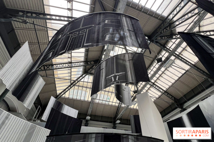 Art Basel Paris 2025 : Issey Miyake sublime textile et lumière dans une installation gratuite