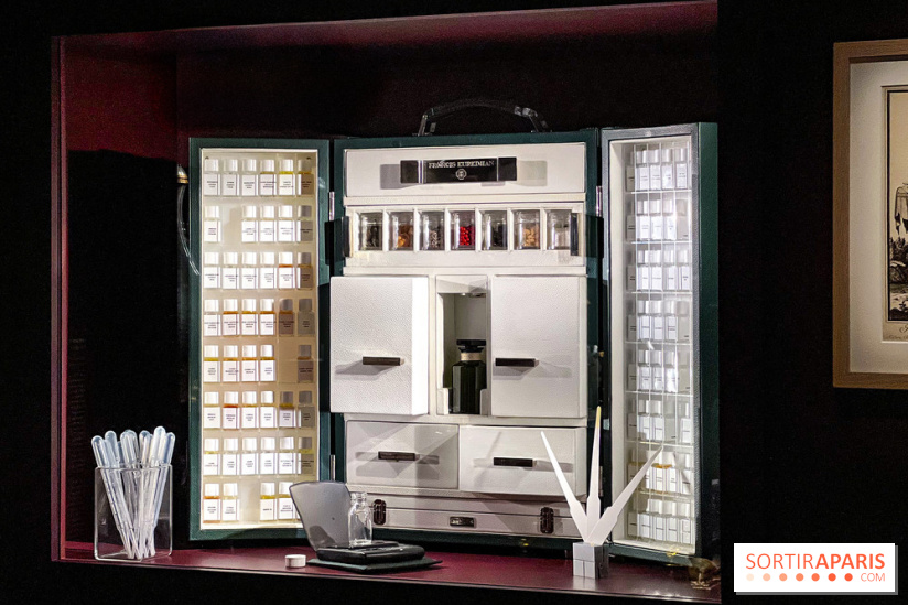 Parfum, sculpture de l'invisible : l'exposition retrospective évènement de Francis Kurkdjian à Paris - IMG 1447 jpg 2