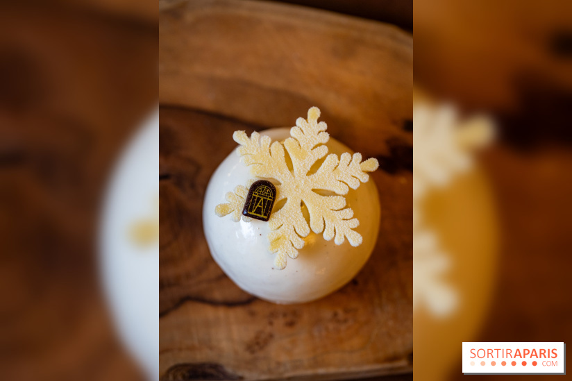 Les Bûches de Noël Angelina Paris 2025