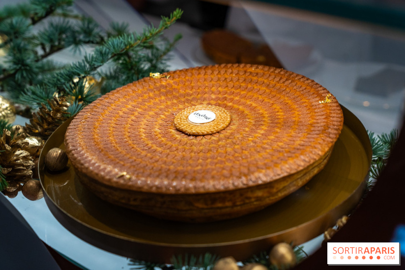 Bûche de Noël Lenôtre 2025 : Le train des Merveilles et les créations de fête - photos