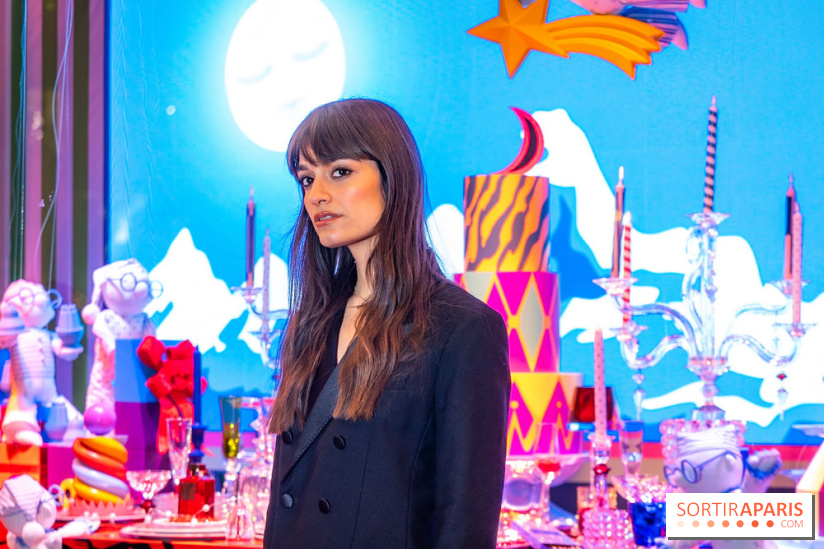 Vitrines et sapin de Noël des Galeries Lafayettes avec Clara Luciani - photos