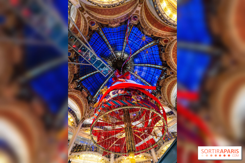 Vitrines et sapin de Noël des Galeries Lafayettes avec Clara Luciani - photos