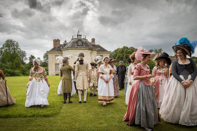 Visite théâtralisée inédite au Pavillon royal de la Muette - Corinne et Alain WARNIER   02