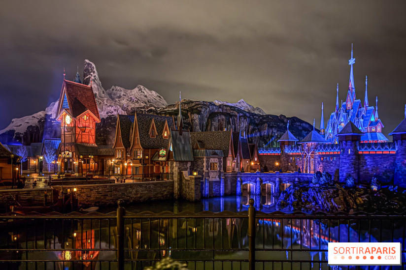 World of Frozen - chateau nuit