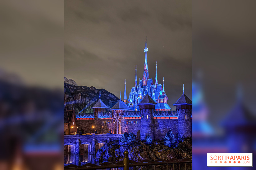 World of Frozen - chateau nuit