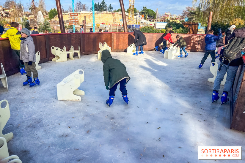 Noël au Parc Astérix 2025, patinoire et marché de Noël  - IMG 7526