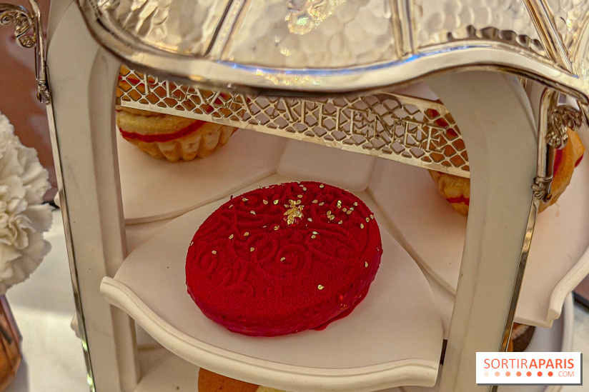 Noël 2025 au Plaza Athénée : tea time festif en famille, patinoire enchantée et chalet-raclette - IMG 4300