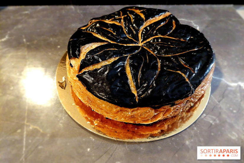 Aki Boulangerie : nos photos de sa galette des rois au sésame noir - Galette Aki Boulangerie 3