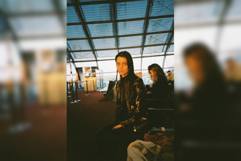 Lettres du quotidien : exposition de Malak et Mona Varichon  - Mona Varichon Portrait par Naoki Sutter Shudo, 2022