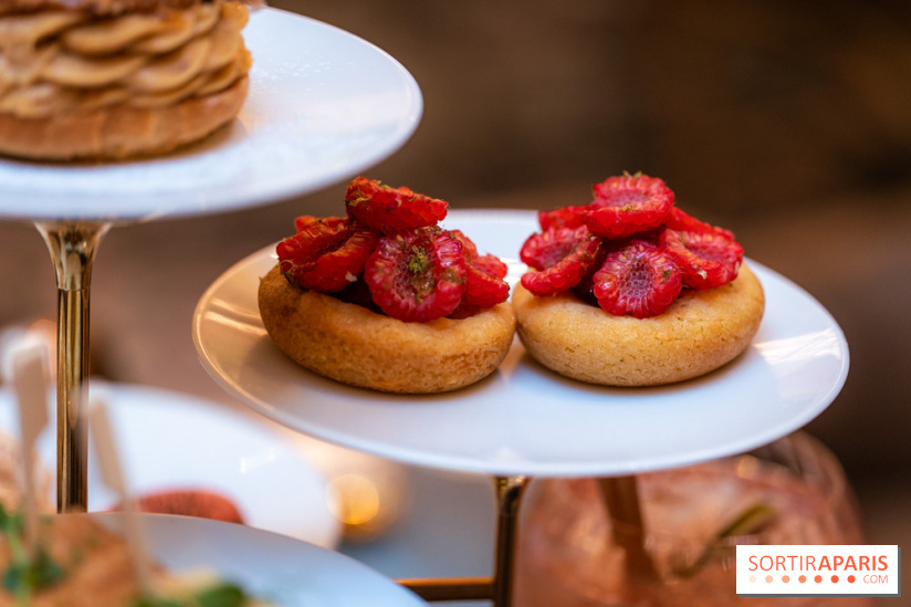 Le tea time Emily in Paris de l'Hôtel du Louvre - A7C04051