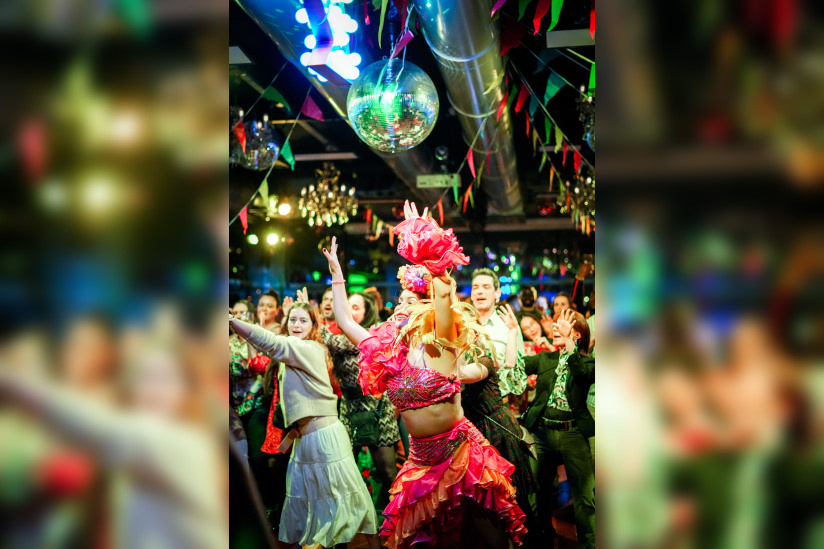 À Paris, Annette K. fait entrer le soleil et chasse la déprime hivernale