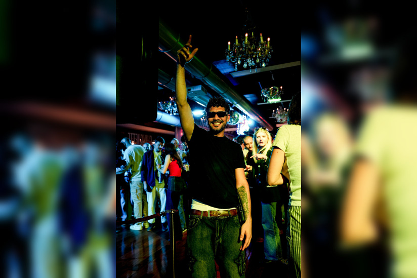 À Paris, Annette K. fait entrer le soleil et chasse la déprime hivernale