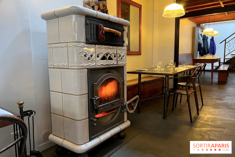 Café de l'Usine - Décoration poele cheminée