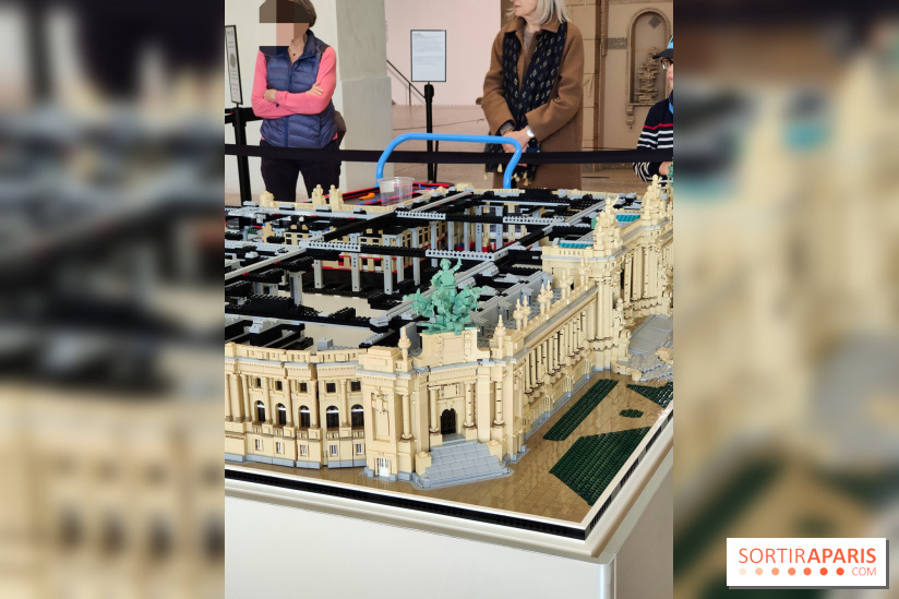 Insolite : assistez au montage en live d'une maquette LEGO du Grand Palais