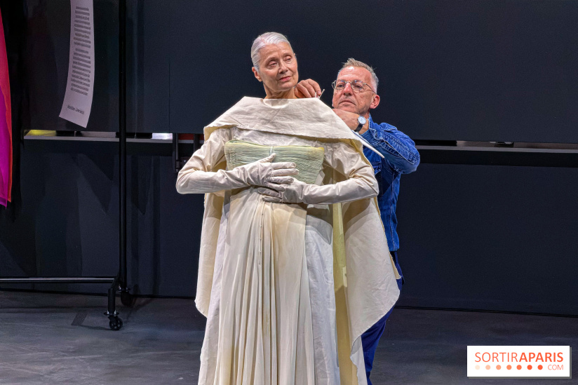 Le Musée Vivant de la Mode d'Olivier Saillard : exposition-performance à la Fondation Cartier - IMG 6194