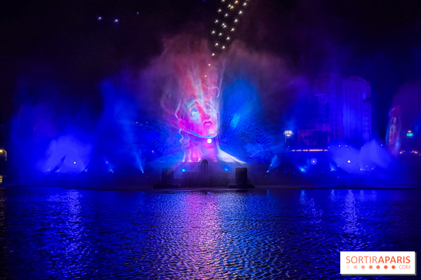 Disneyland Paris : Disney Cascade of Lights, le spectacle nocturne sur Adventure Bay - IMG 4930