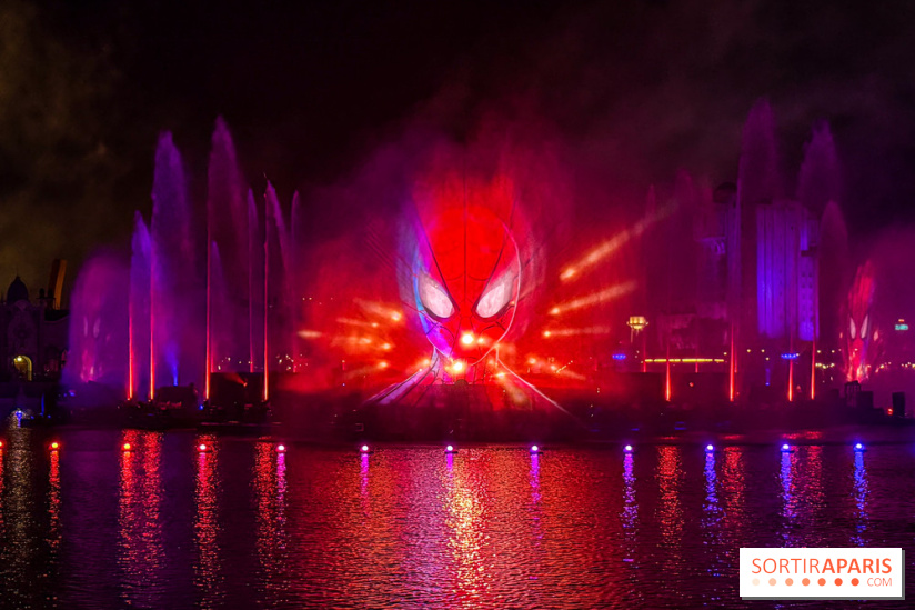 Disneyland Paris : Disney Cascade of Lights, le spectacle nocturne sur Adventure Bay - IMG 4973
