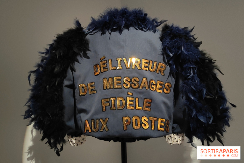 Sous toutes les coutures : une exposition sur le vêtement de travail au Musée Postal