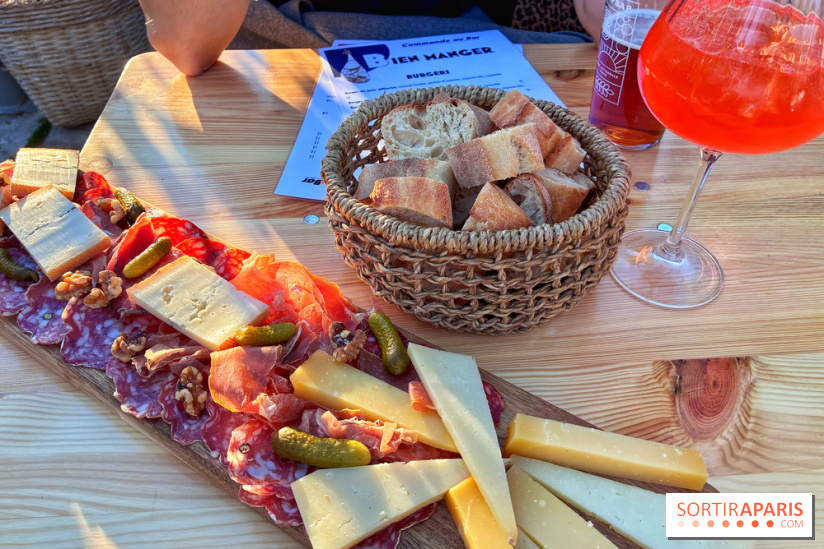 Une péniche-guinguette dédiée à l'apéro sur les quais de Seine  - IMG 4875