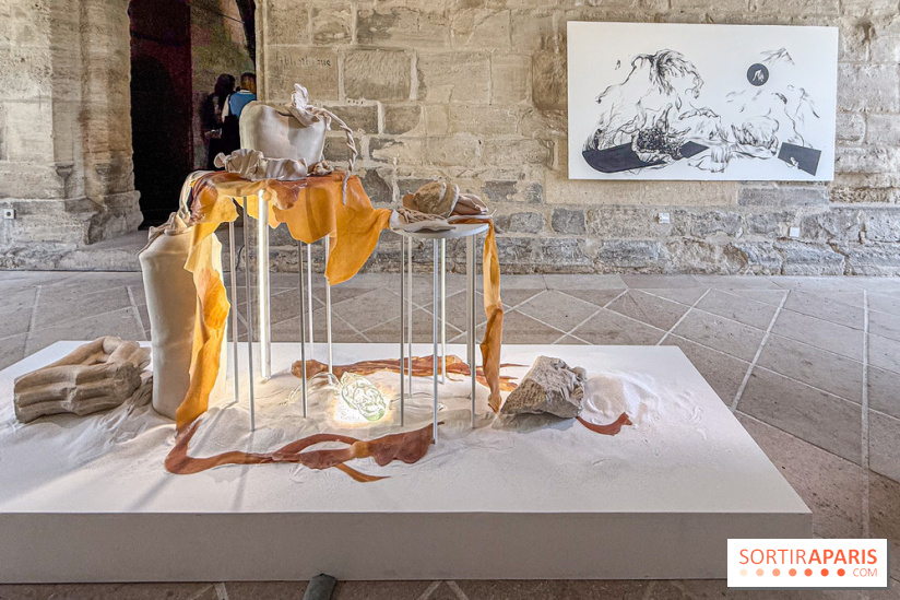 Inkarna : l’exposition de Yosra Mojtahedi à l’Abbaye de Maubuisson